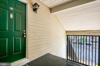 64 Taylor Dr in Franklin Township, NJ - Building Photo - Building Photo