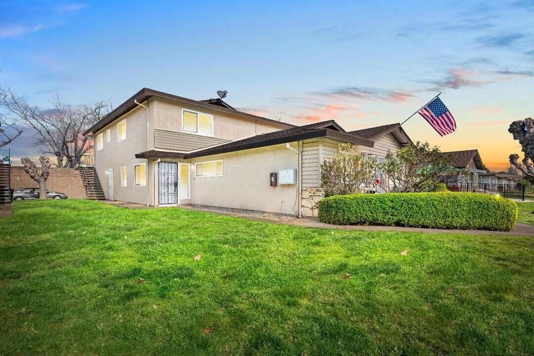 9045 Montoya St in Sacramento, CA - Building Photo