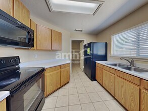 9803 Foxmoor Crk in San Antonio, TX - Building Photo - Building Photo