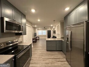 2617 Sylvan Rd in Atlanta, GA - Building Photo - Building Photo