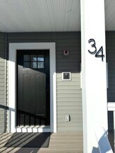 34 Saint Joseph Ave, Unit 2 in Norwood, MA - Foto de edificio - Building Photo