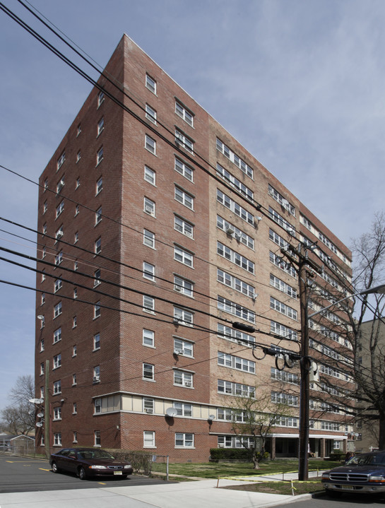 North Cross Towers in Elizabeth, NJ - Building Photo