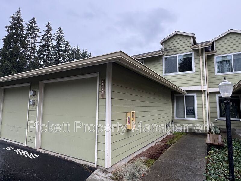 3935 NW Fairway Ln in Bremerton, WA - Building Photo