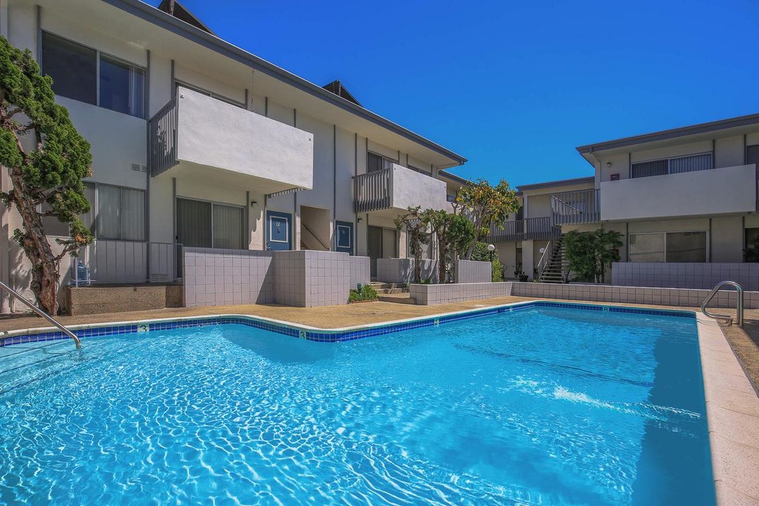 Ocean West Apartments in Torrance, CA - Building Photo