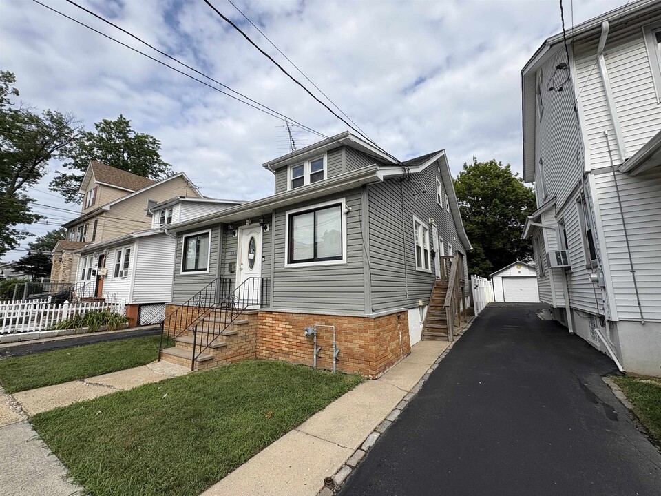 222 Kerrigan Blvd in Newark, NJ - Building Photo