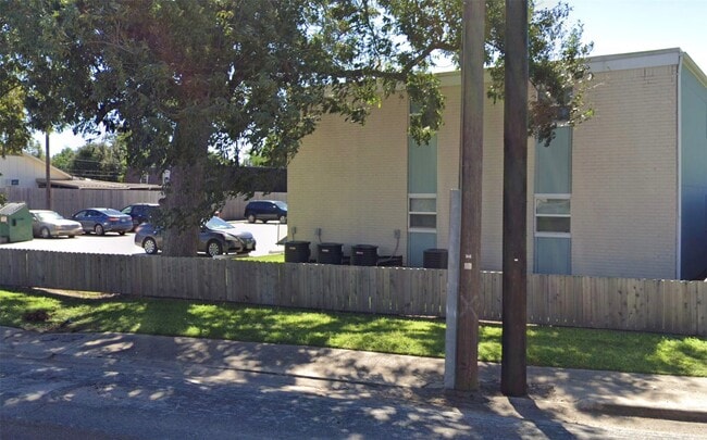 property at 1109 E North St