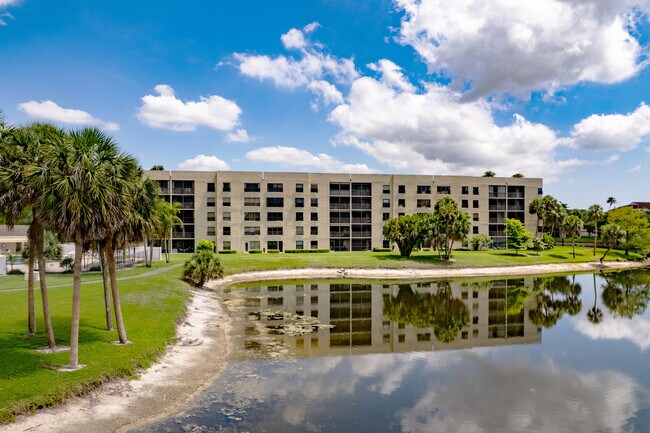 Tradewinds Condos in Coconut Creek, FL - Foto de edificio - Building Photo