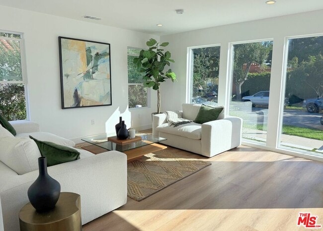 3031 Vineyard Ave in Los Angeles, CA - Building Photo - Building Photo