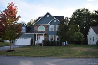 9 Alia Ct in Poughkeepsie, NY - Building Photo - Building Photo