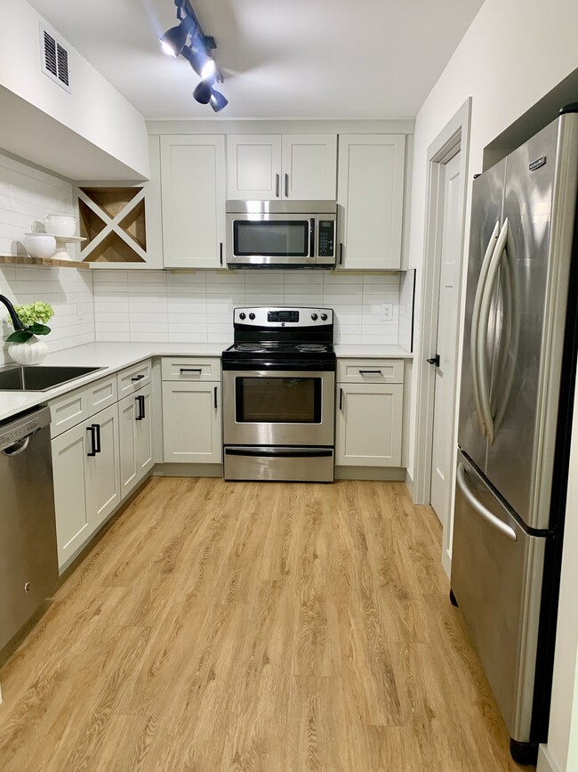 1483 Theresa Dr in Charleston, SC - Building Photo - Building Photo