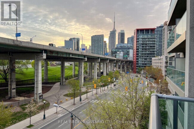 209-209 Fort York Blvd in Toronto, ON - Building Photo - Building Photo