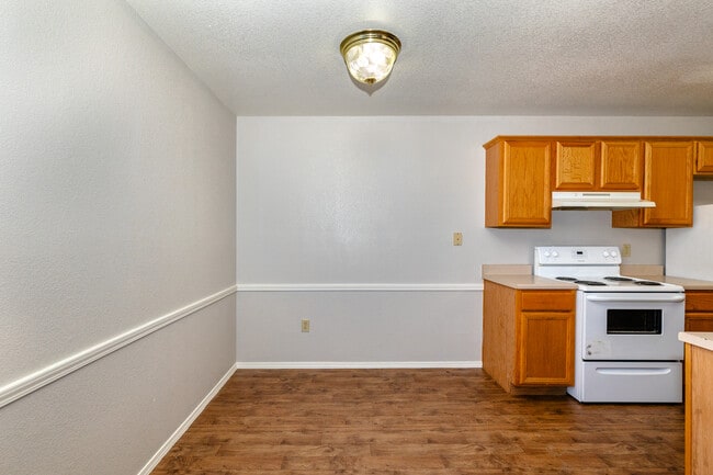 Park Ridge Apartments in McPherson, KS - Foto de edificio - Interior Photo