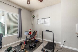 5210 E Elmwood Cir in Mesa, AZ - Foto de edificio - Building Photo