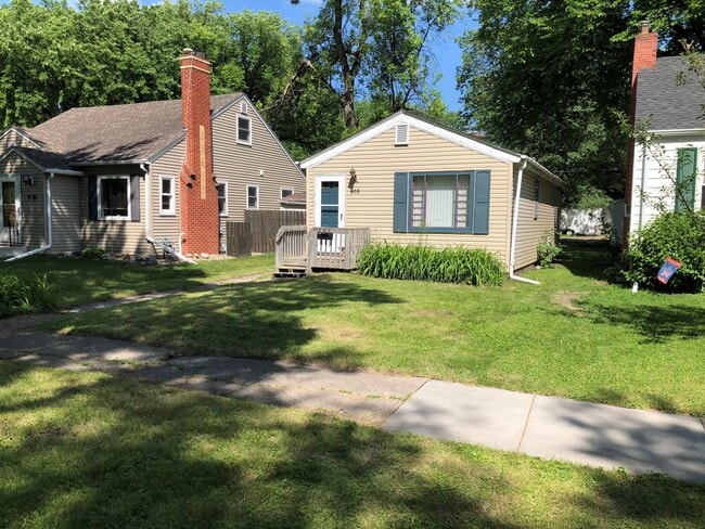 805 S 9th St in Grand Forks, ND - Building Photo - Building Photo