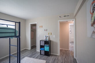 Highland Park in Oklahoma City, OK - Foto de edificio - Interior Photo