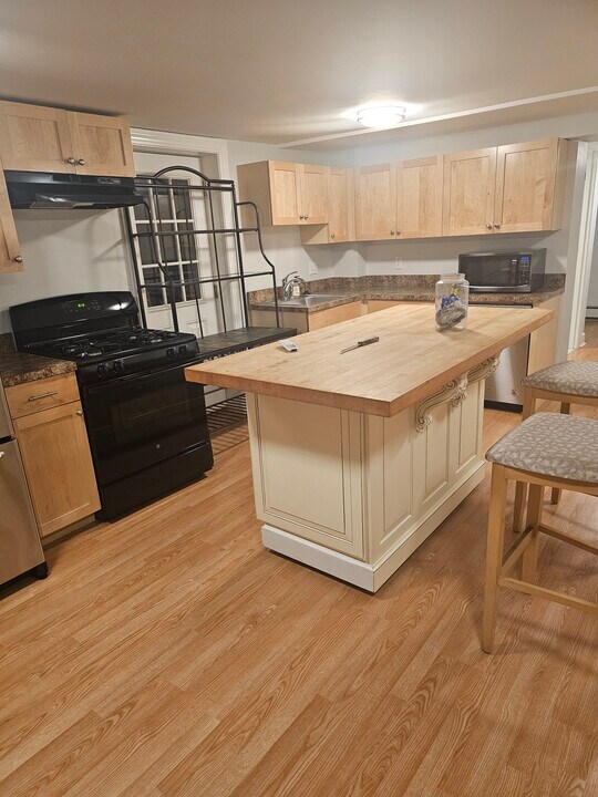 69 Prescott St, Unit 69 in Newton, MA - Building Photo