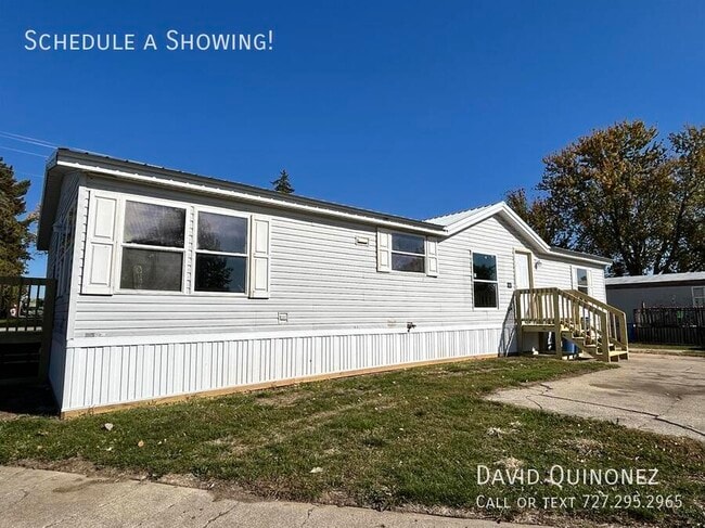 4614 E Old Trail Rd in Columbia City, IN - Building Photo - Building Photo