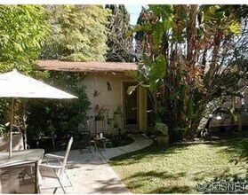3626 Veteran Ave, Unit Back House in Los Angeles, CA - Foto de edificio - Building Photo