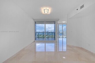 19333 Collins Ave in Sunny Isles Beach, FL - Building Photo - Building Photo