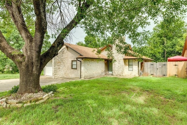 16041 Stoneham Cir in Pflugerville, TX - Foto de edificio - Building Photo