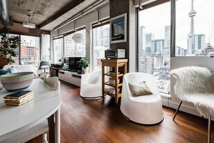 169 John St in Toronto, ON - Building Photo