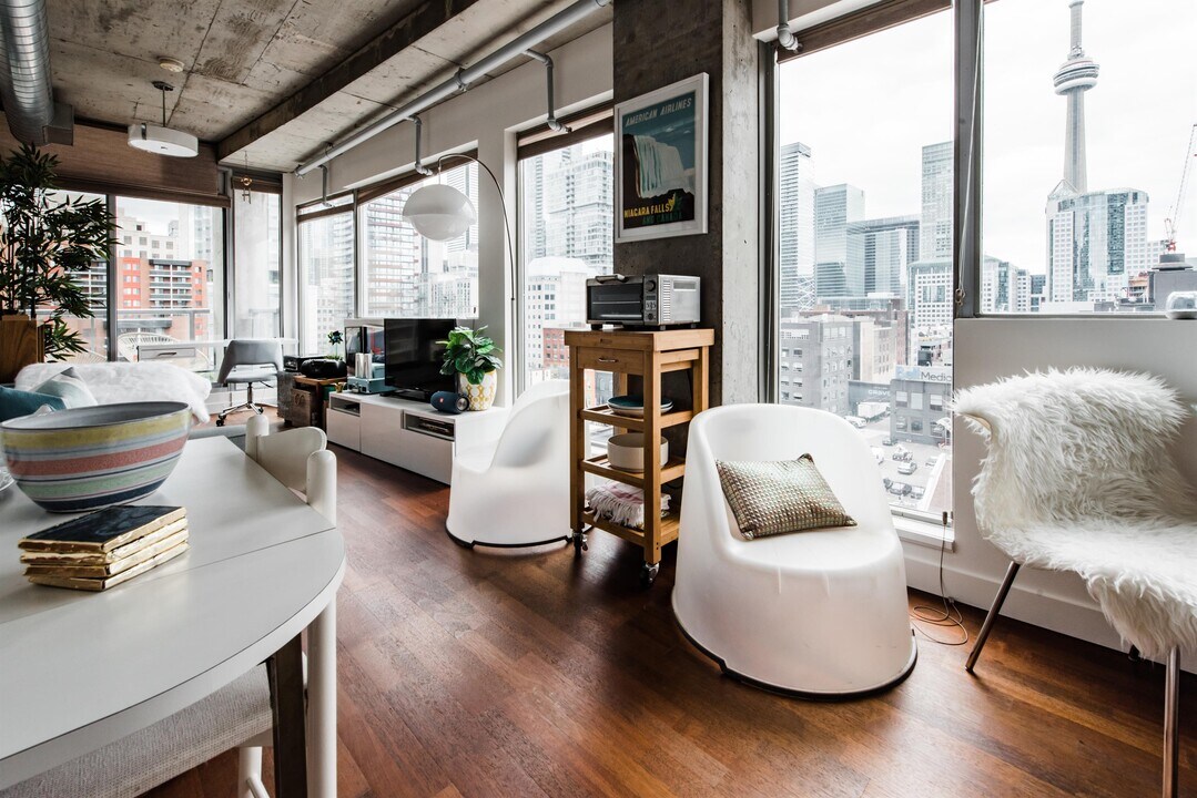 169 John St in Toronto, ON - Building Photo