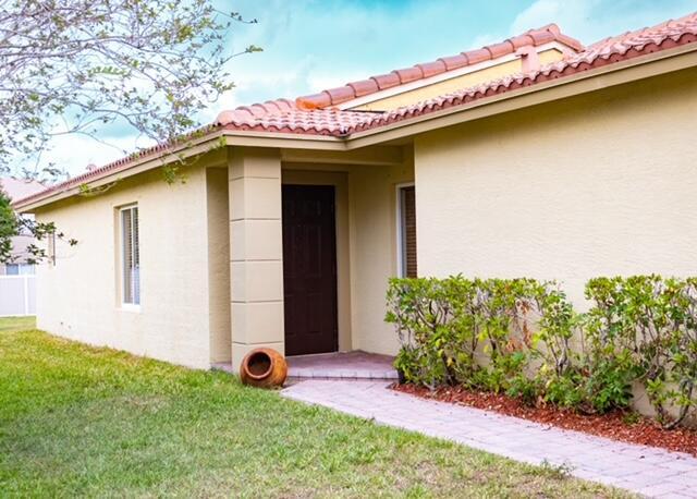 2142 SW Newport Cir in Port St. Lucie, FL - Building Photo