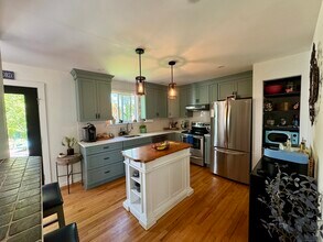 57 Boston Post Rd in Guilford, CT - Building Photo - Building Photo