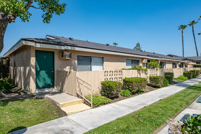 Revere Village Apartments in Chino, CA - Foto de edificio - Building Photo