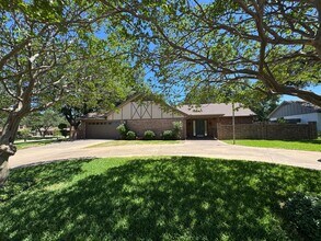 1000 Berkley Dr in Cleburne, TX - Building Photo - Building Photo