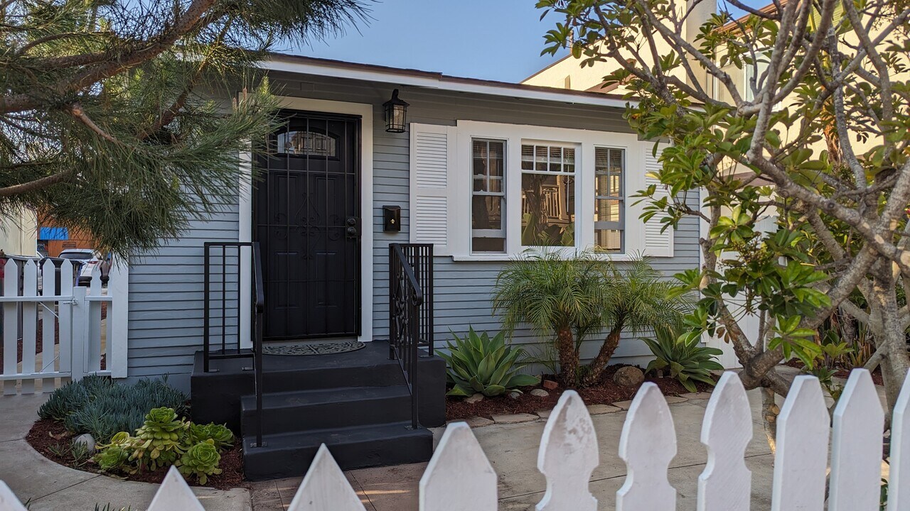 806 Kennebeck Ct in San Diego, CA - Building Photo