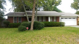 2620 Moody Ave in Orange Park, FL - Building Photo