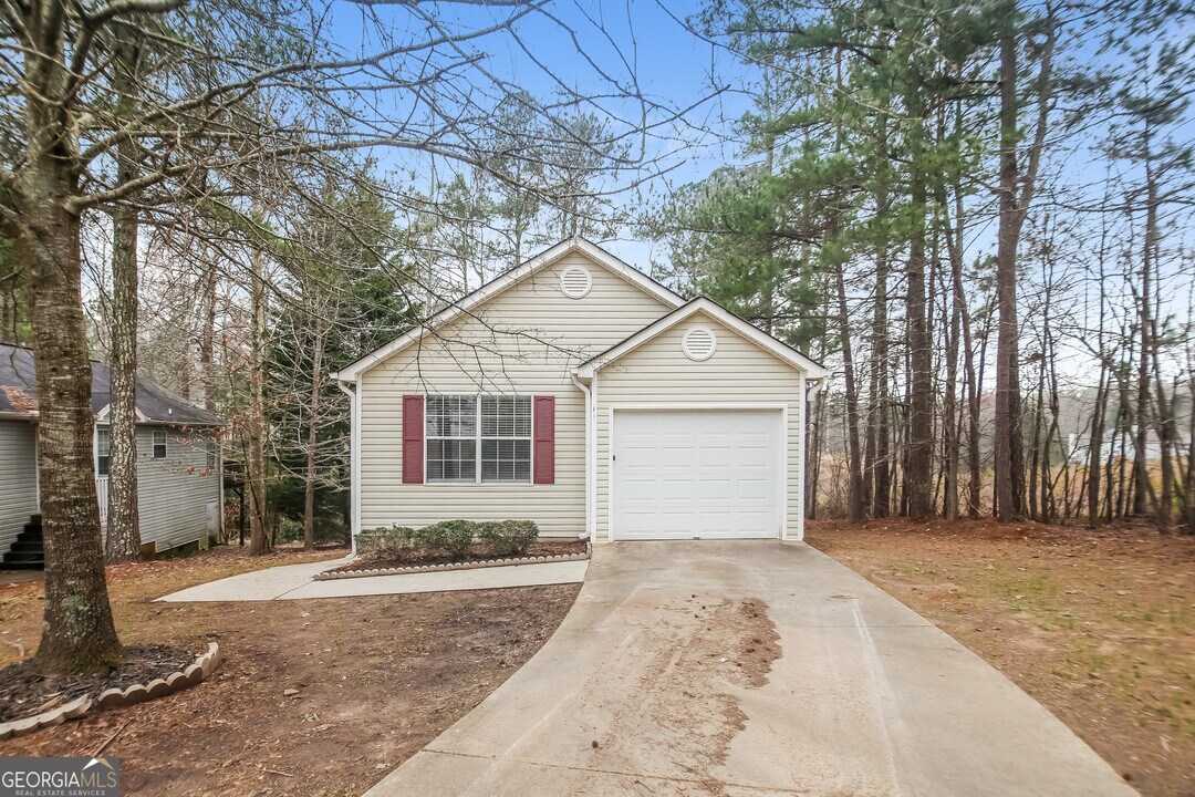 1103 Amberglade Way in Douglasville, GA - Building Photo