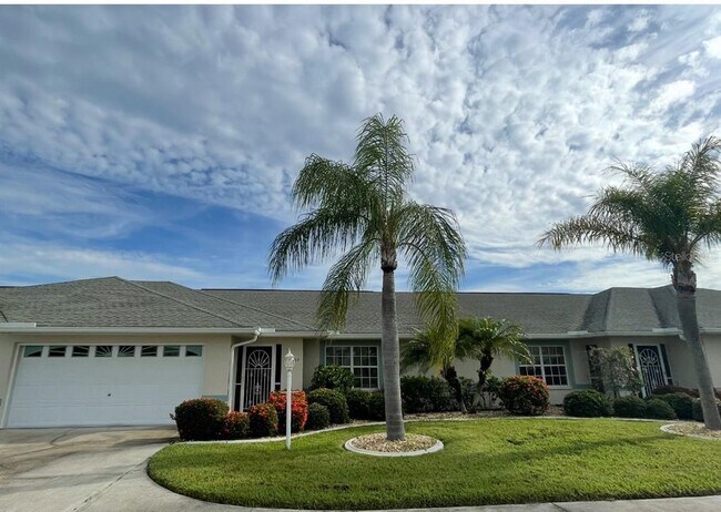 12454 SW Kingsway Cir in Lake Suzy, FL - Building Photo - Building Photo