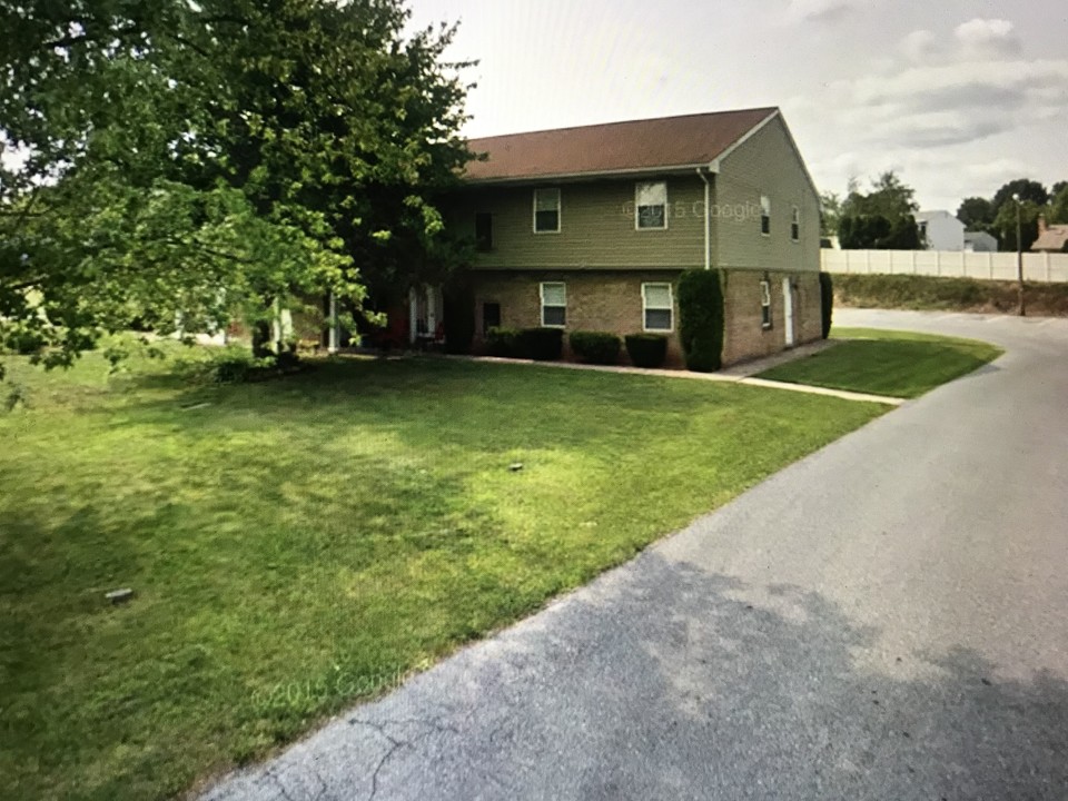 8050 Somerset St, Unit 8 in Hummelstown, PA - Building Photo