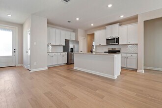 1035 Rosewood Trl in Beasley, TX - Building Photo - Building Photo