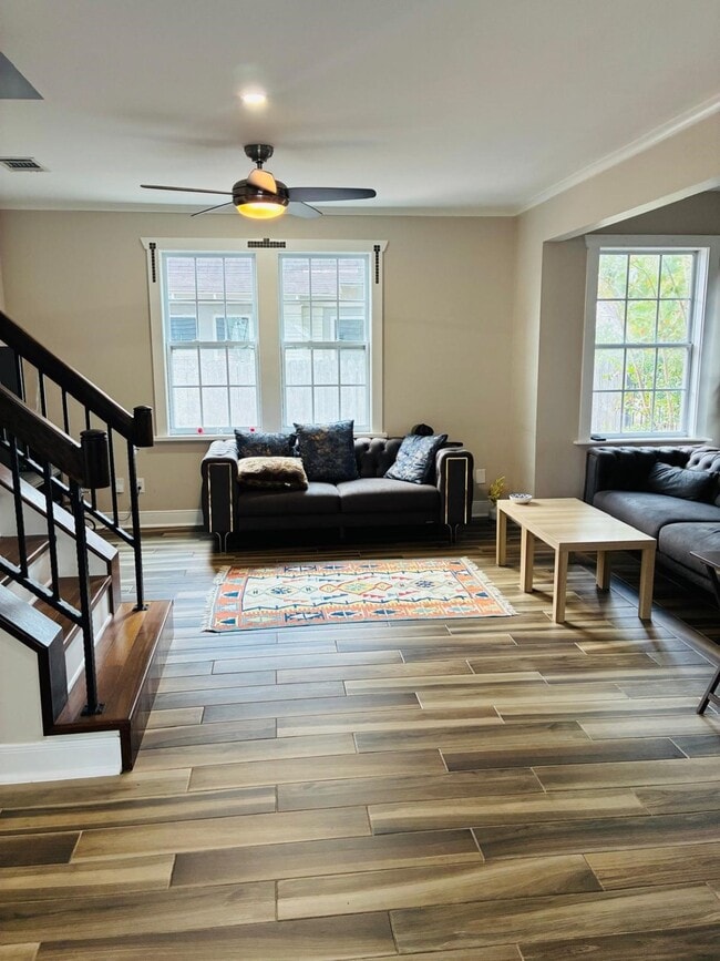 610 Enid St in Houston, TX - Foto de edificio - Building Photo