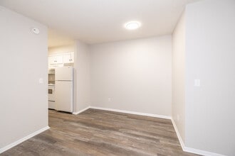 Sunwood Apartments in Tulsa, OK - Building Photo - Interior Photo