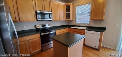 29275 Weston Dr, Unit 85 in Novi, MI - Building Photo - Building Photo
