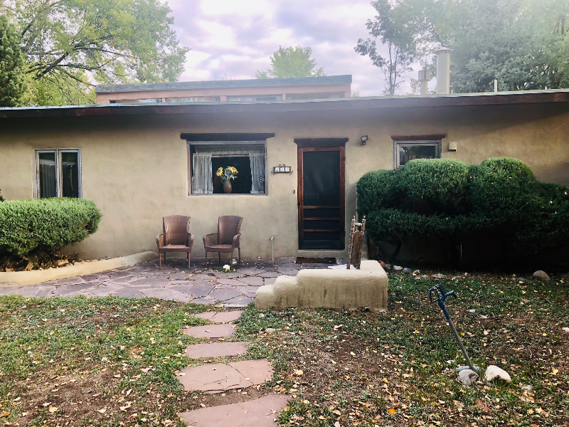 114 Upper Ranchitos Rd in Taos, NM - Building Photo