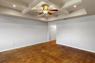 6410 Summit Oak in San Antonio, TX - Building Photo - Building Photo