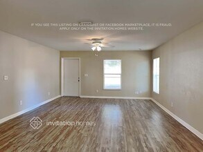 2401 Granada Cir E in St. Petersburg, FL - Building Photo - Building Photo