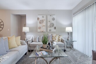 Keystone Falls Apartment Homes in Dallas, TX - Building Photo - Building Photo