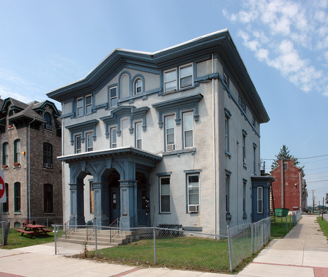 909 - 911 Dekalb St in Norristown, PA - Building Photo - Building Photo