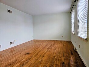 16 Brookview Dr in Lititz, PA - Foto de edificio - Building Photo