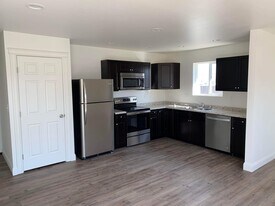 802 W 3rd St in Warden, WA - Building Photo