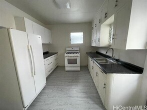 2015 Algaroba St in Honolulu, HI - Building Photo - Building Photo
