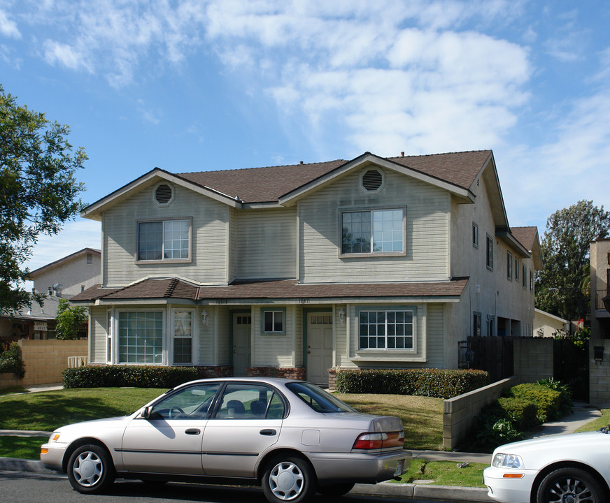 10811 Walnut St in Los Alamitos, CA - Building Photo