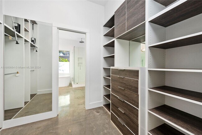 1000 NE Little River Dr in Miami, FL - Building Photo - Building Photo