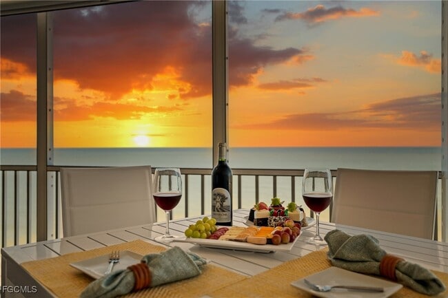 9577 Gulf Shore Dr in Naples, FL - Foto de edificio - Building Photo